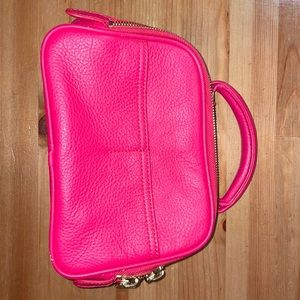 Hot pink juicy couture handbag. Barely used in great condition.